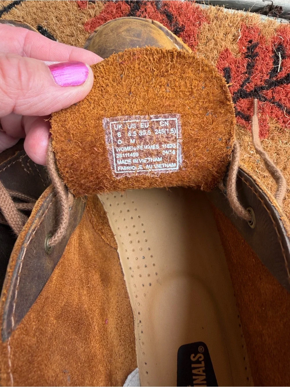 CLARKS ORIGINAL Distressed Brown Leather Chukka Boots